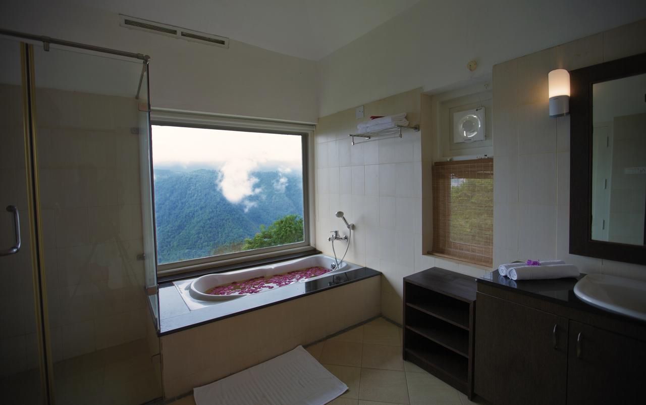 After The Rains - Rainforest Lodge Meppadi Bagian luar foto
